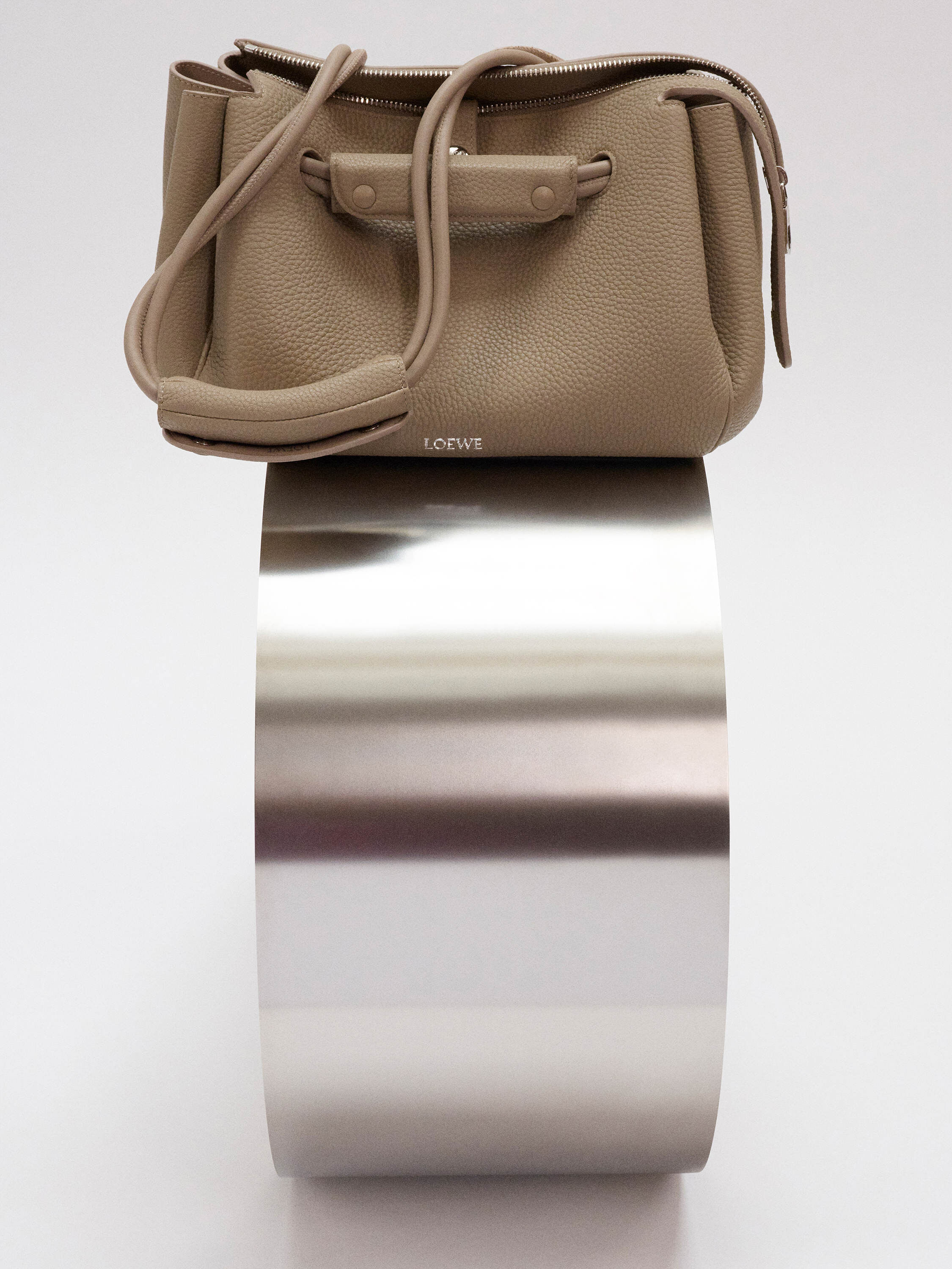 ロエベ公式オンラインストア｜LOEWE - LOEWE Japan official website